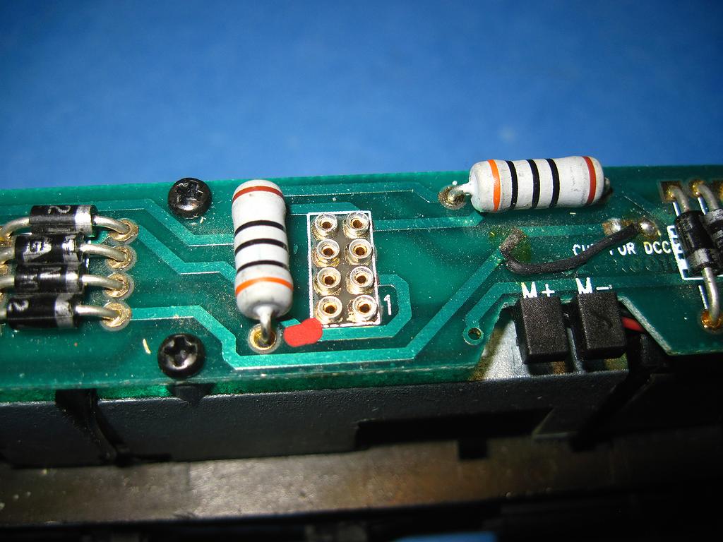 8-Pin DCC in Proto 2000 E7 - Which One is Number 1? - Electronics